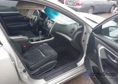 2015 Nissan Altima 2.5 S z USA, uszkodzony, nr VIN 1N4AL3AP2FN877485